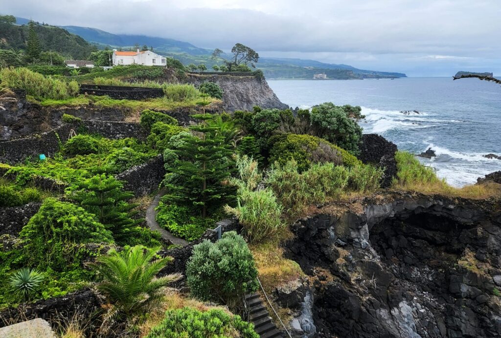 סאו מיגל, האיים האזוריים – הוואי פינת קוסטה ריקה, אבל באירופה